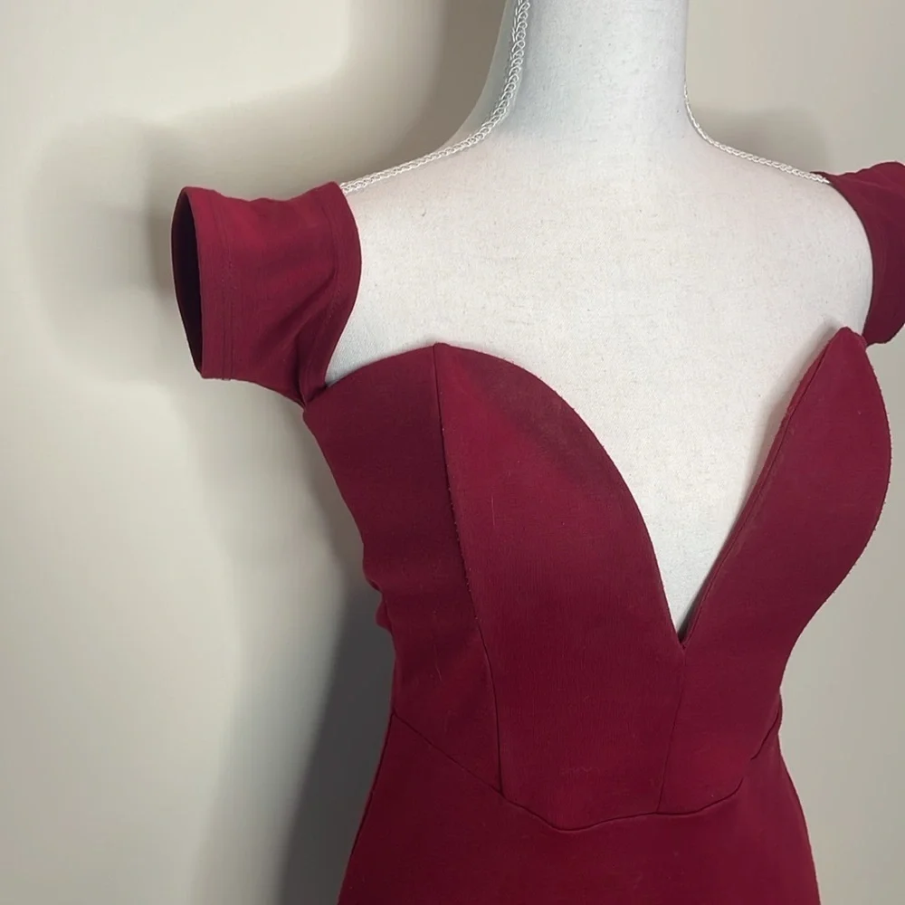 Solemio Elegant Off-Shoulder Burgundy Dress. Medium - Picture 2 of 8